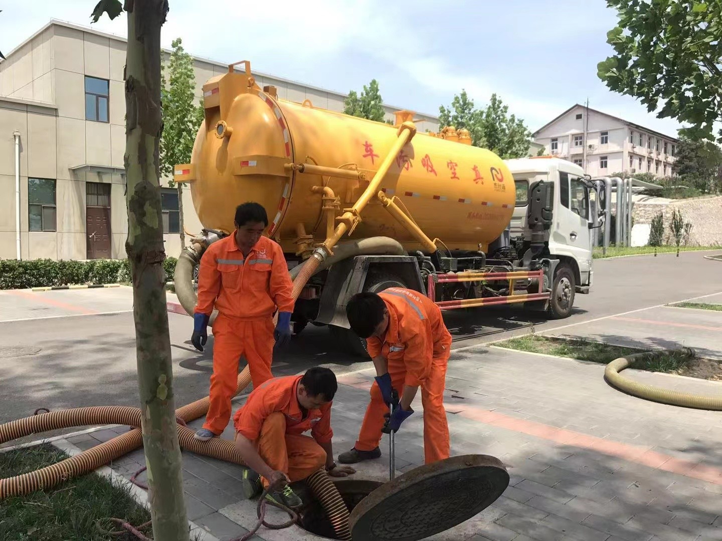 子长化粪池清理与5-8吨吸粪车施工效率分析